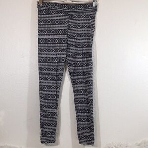 PINK Victoria’s Secret Leggings Chevron/Tribal